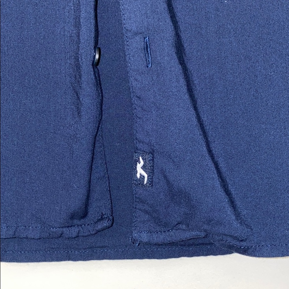 Button up - Picture 3 of 3